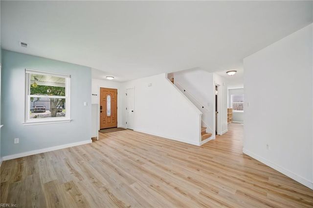 505 Summer Lake LN, Virginia Beach, VA 23454