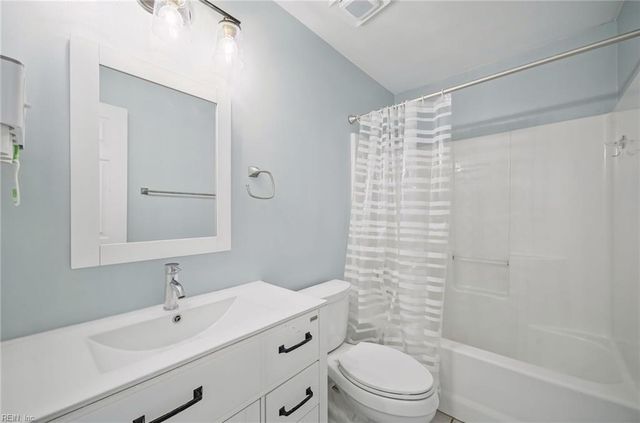 505 Summer Lake LN, Virginia Beach, VA 23454