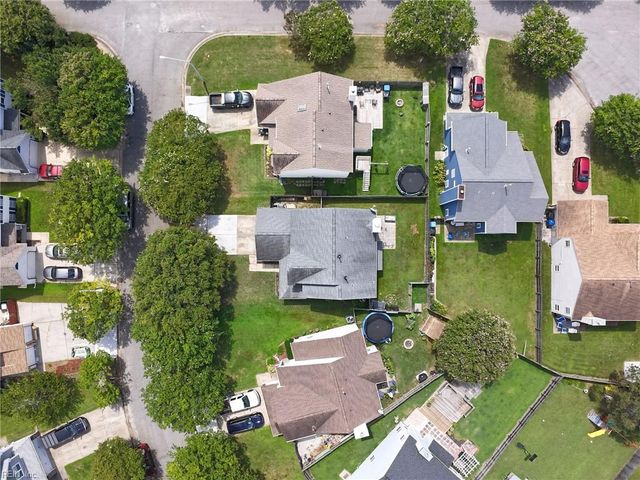 505 Summer Lake LN, Virginia Beach, VA 23454