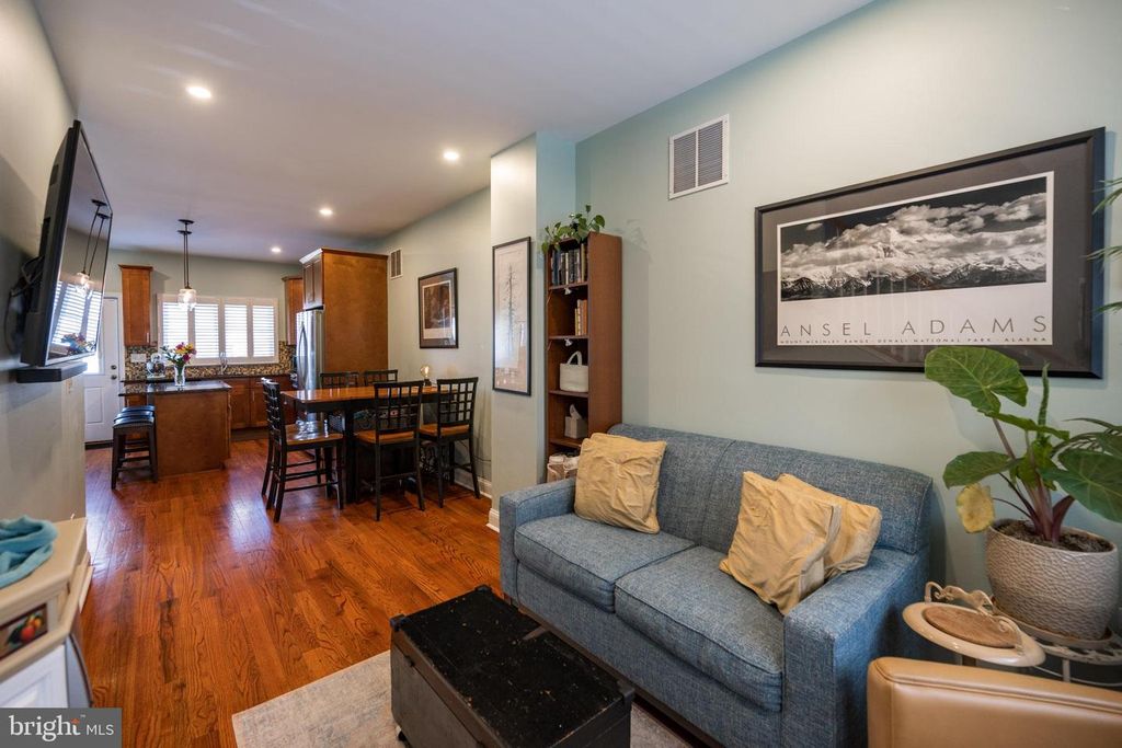 2217 LEAGUE ST, Philadelphia, PA 19146