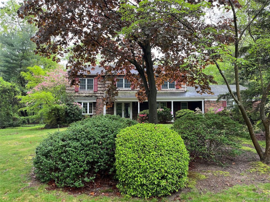 20 Blacksmith Lane, East Northport, NY 11731