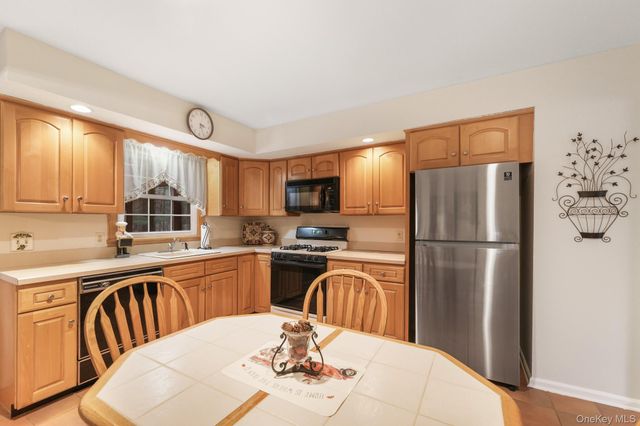 15 Marget Ann Lane, Montebello, NY 10901