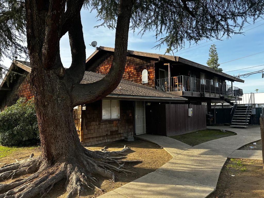 Image 5 of property listing at 3779 N Abby Street, Fresno, CA 93726