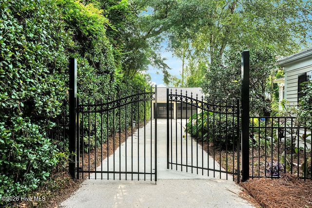 1413 Hawthorne Road, Wilmington, NC 28403