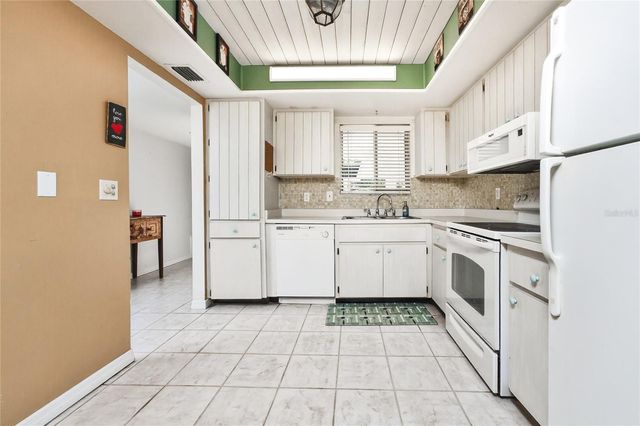 3972 OVERLOOK BEND 28, Sarasota, FL 34232