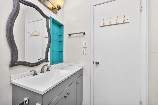 3972 OVERLOOK BEND 28, Sarasota, FL 34232