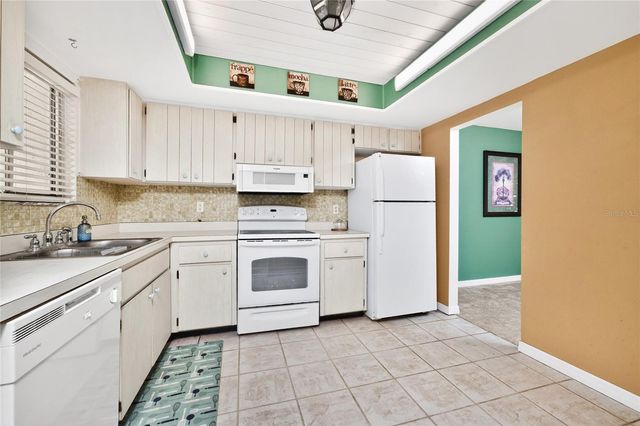 3972 OVERLOOK BEND 28, Sarasota, FL 34232