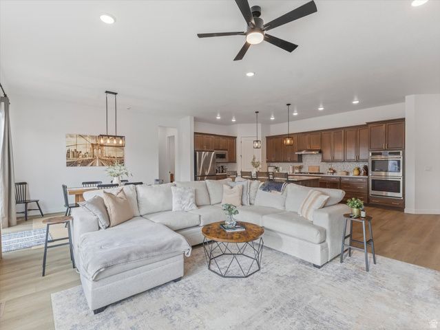 1223 E HOLLYHOCK WAY, Layton, UT 84040