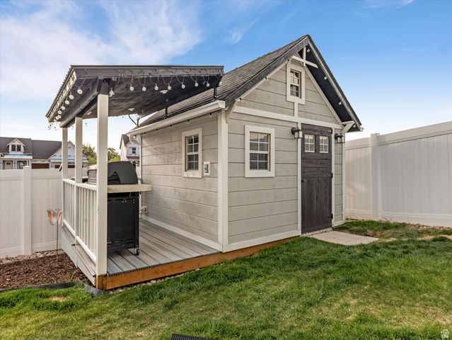 1223 E HOLLYHOCK WAY, Layton, UT 84040