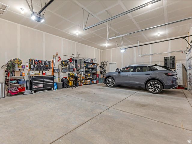 1223 E HOLLYHOCK WAY, Layton, UT 84040