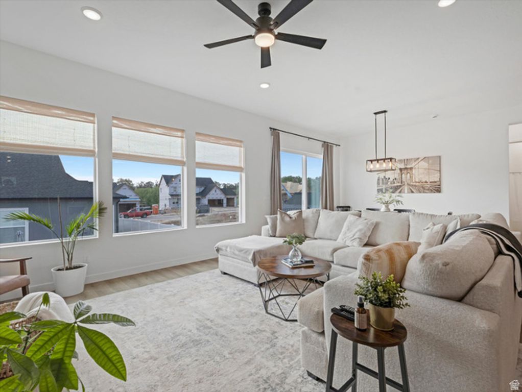 Image 14 of property listing at 1707 N LARKSPUR WAY, Layton, UT 84040