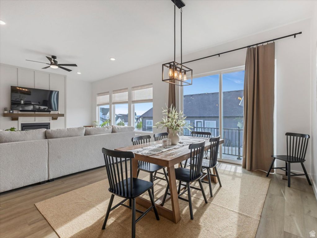 Image 15 of property listing at 1707 N LARKSPUR WAY, Layton, UT 84040