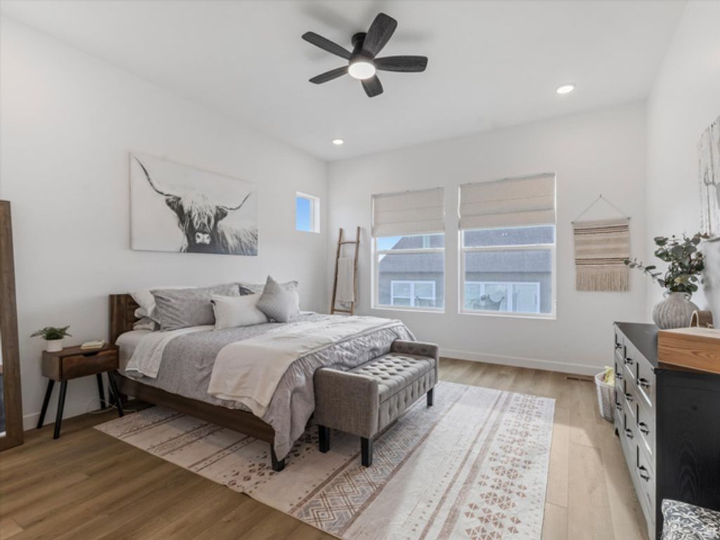 Image 17 of property listing at 1707 N LARKSPUR WAY, Layton, UT 84040