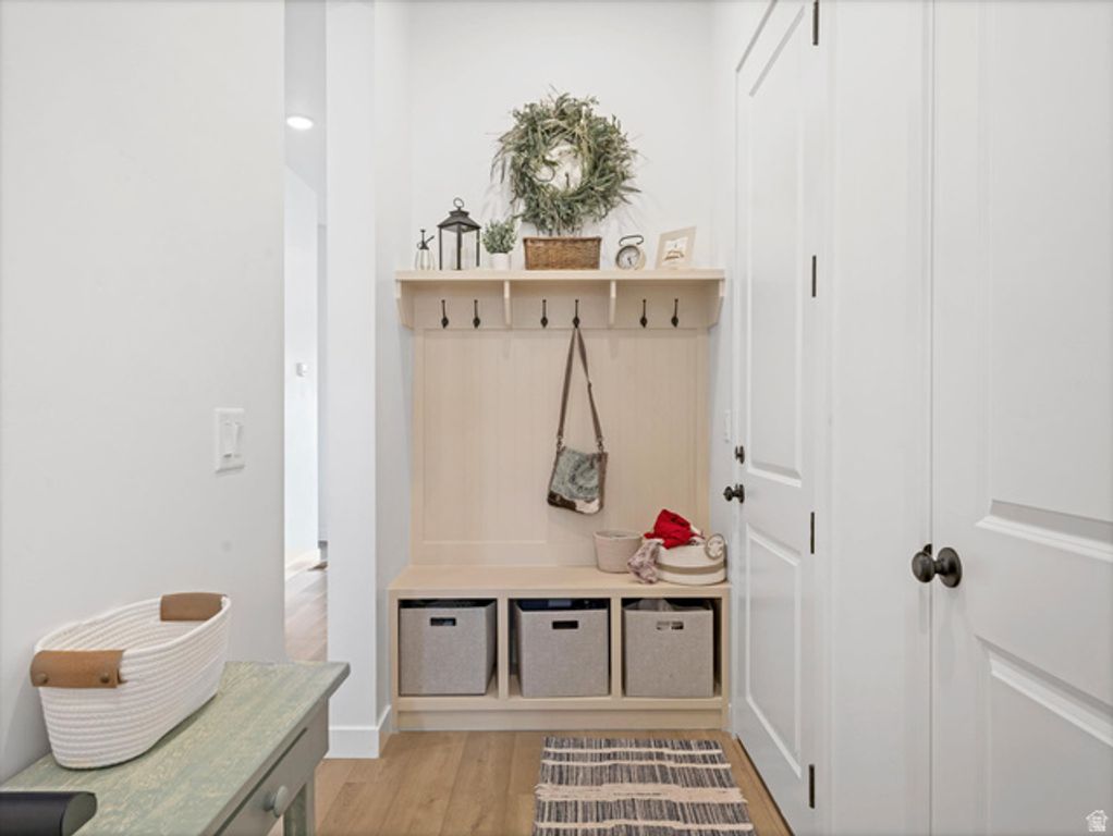 Image 20 of property listing at 1707 N LARKSPUR WAY, Layton, UT 84040
