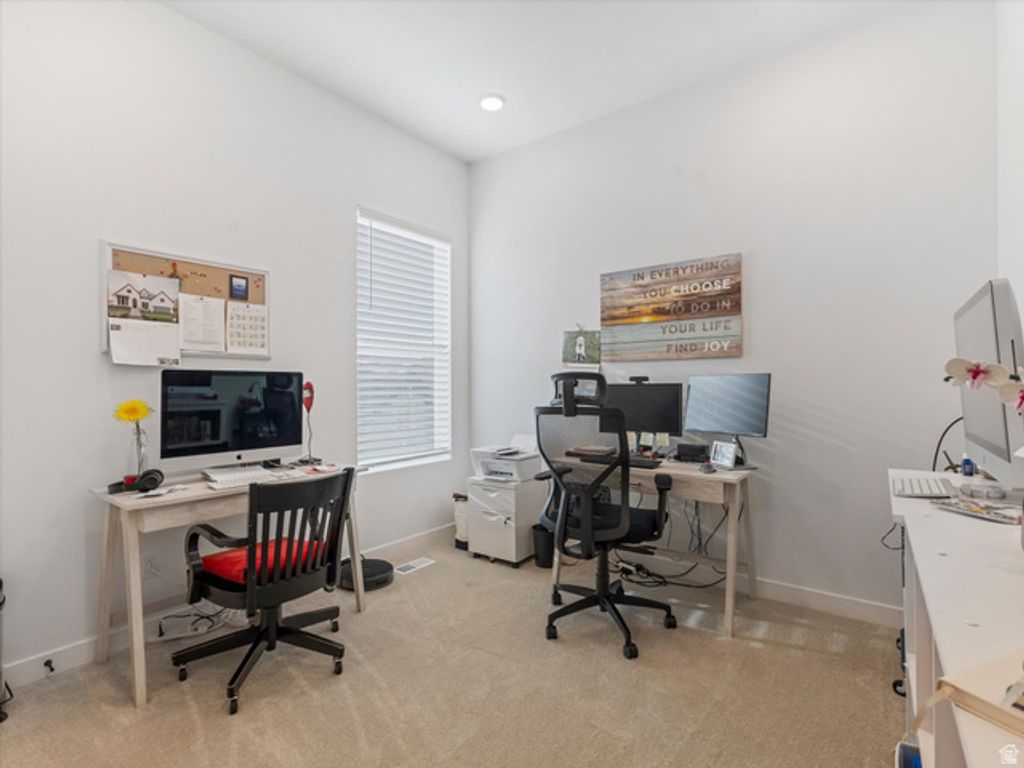Image 23 of property listing at 1707 N LARKSPUR WAY, Layton, UT 84040