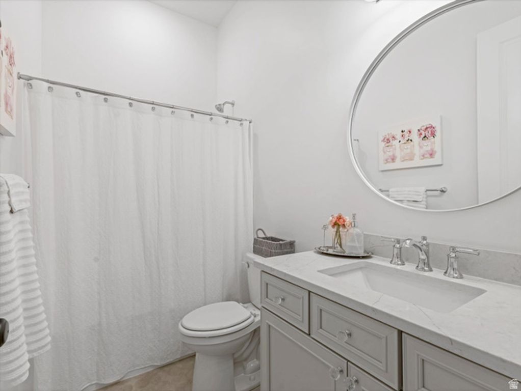Image 24 of property listing at 1707 N LARKSPUR WAY, Layton, UT 84040
