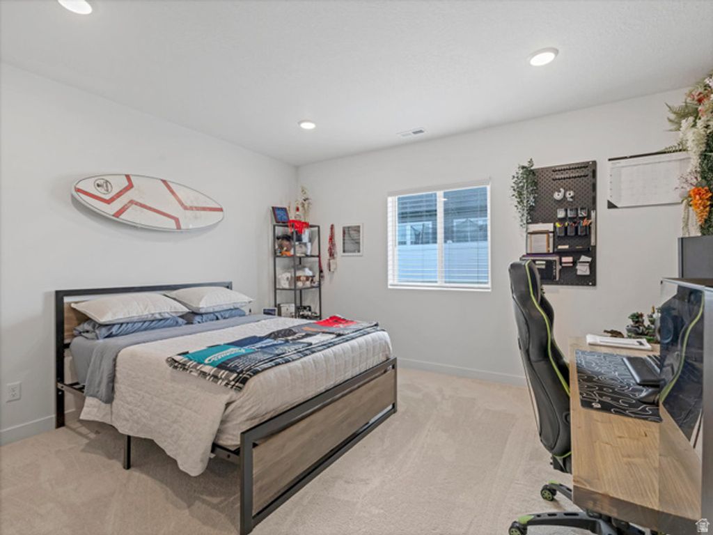 Image 25 of property listing at 1707 N LARKSPUR WAY, Layton, UT 84040