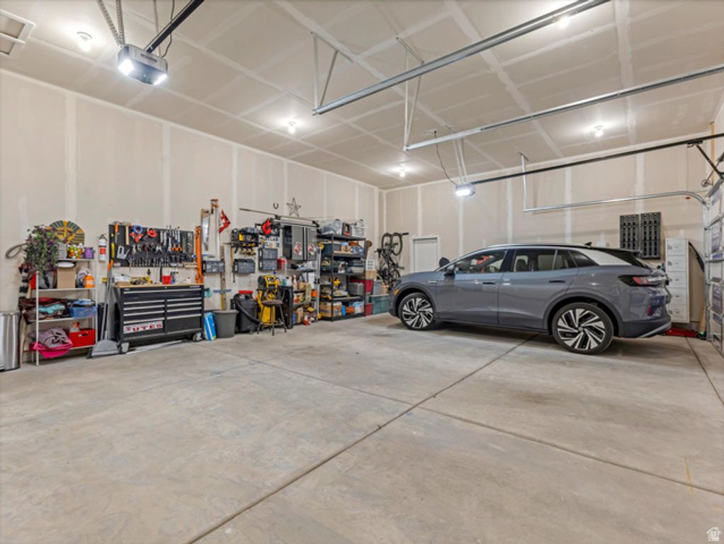 Image 35 of property listing at 1707 N LARKSPUR WAY, Layton, UT 84040