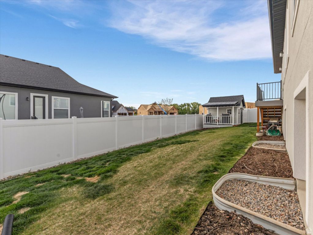 Image 37 of property listing at 1707 N LARKSPUR WAY, Layton, UT 84040
