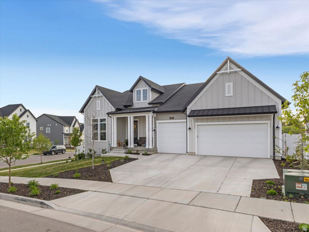 Image 38 of property listing at 1707 N LARKSPUR WAY, Layton, UT 84040