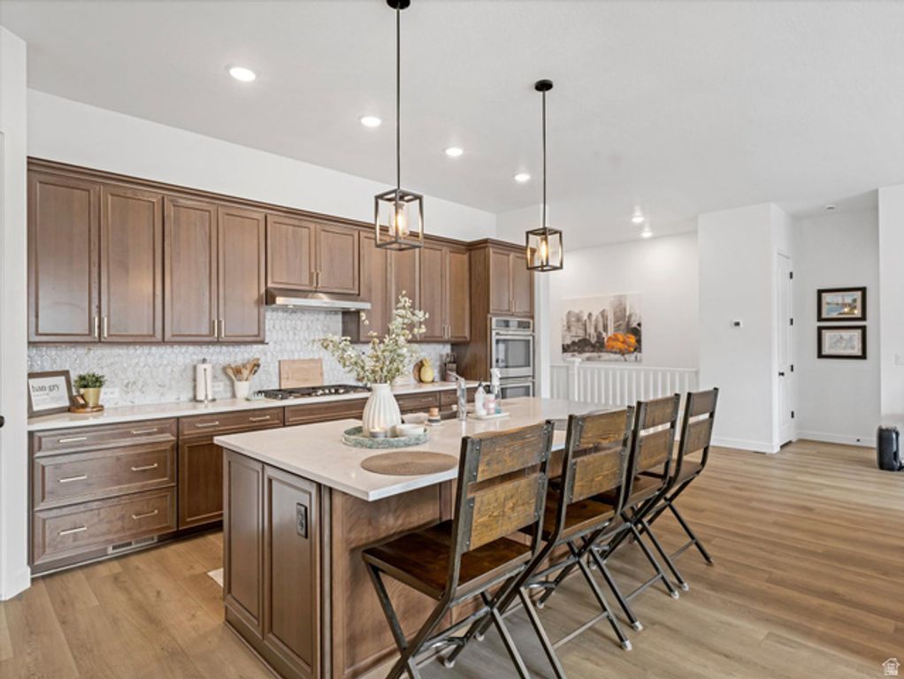 Image 10 of property listing at 1707 N LARKSPUR WAY, Layton, UT 84040