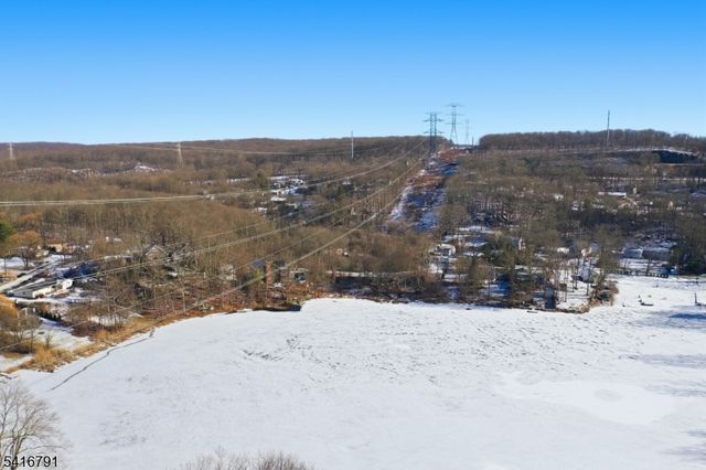 6 Tomahawk Trl, Jefferson Twp., NJ 07849