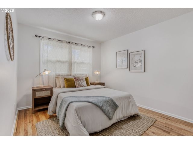 6433 N YALE St, Portland, OR 97203