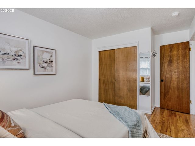 6433 N YALE St, Portland, OR 97203