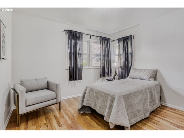 6433 N YALE St, Portland, OR 97203