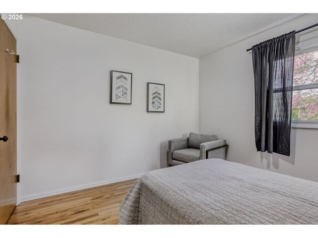 6433 N YALE St, Portland, OR 97203