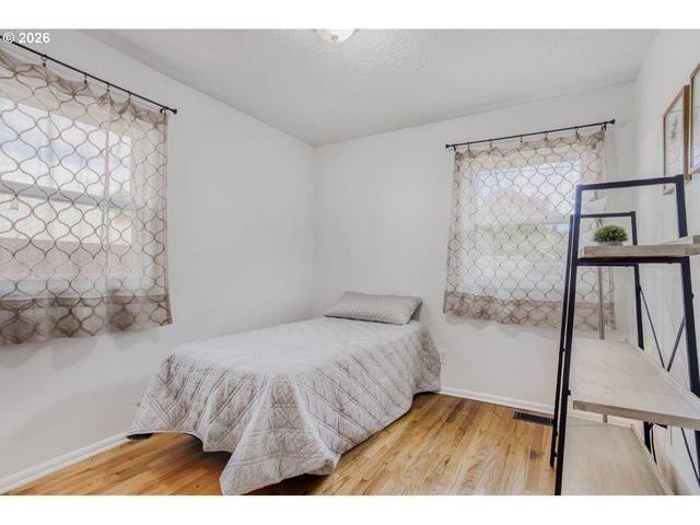 6433 N YALE St, Portland, OR 97203