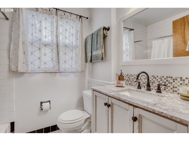 6433 N YALE St, Portland, OR 97203