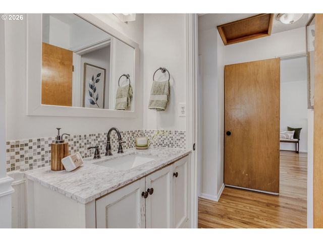 6433 N YALE St, Portland, OR 97203