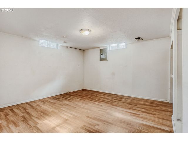 6433 N YALE St, Portland, OR 97203