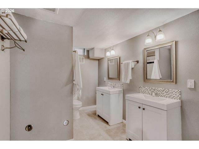 6433 N YALE St, Portland, OR 97203