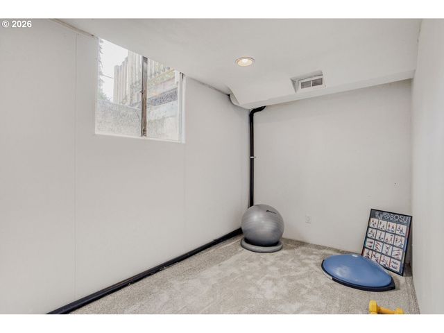 6433 N YALE St, Portland, OR 97203