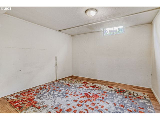 6433 N YALE St, Portland, OR 97203