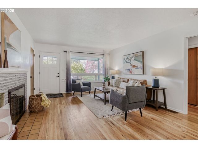 6433 N YALE St, Portland, OR 97203