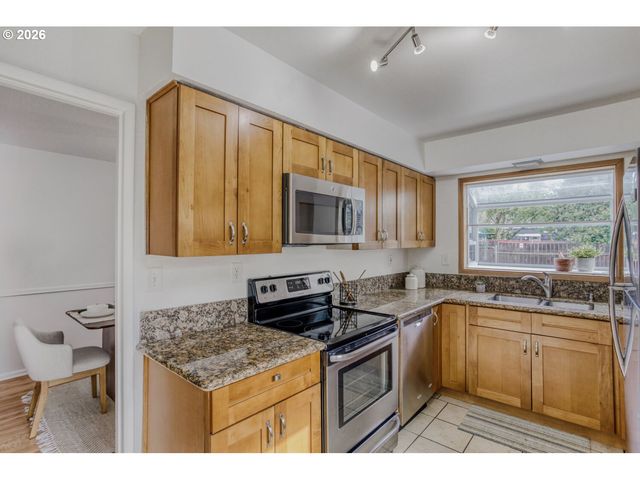 6433 N YALE St, Portland, OR 97203