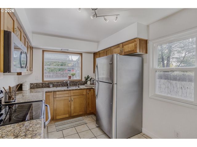 6433 N YALE St, Portland, OR 97203