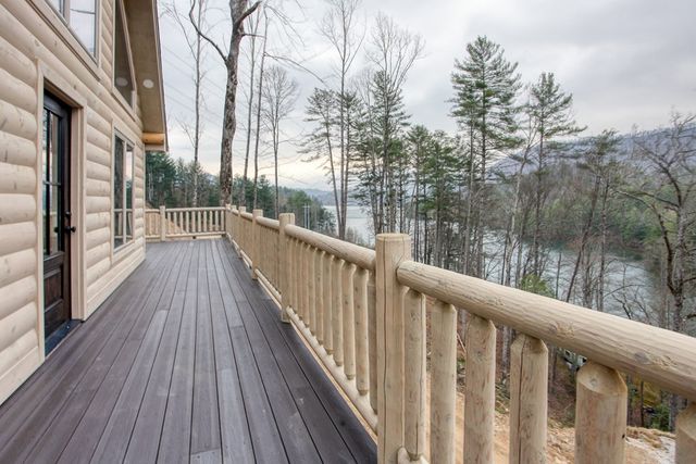 153 Betty Sue Deyton Road, Robbinsville, NC 28771