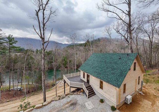 153 Betty Sue Deyton Road, Robbinsville, NC 28771