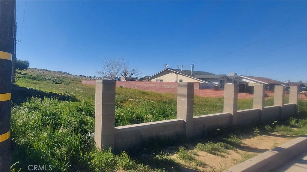 5 st E Avenue R, Palmdale, CA 93550
