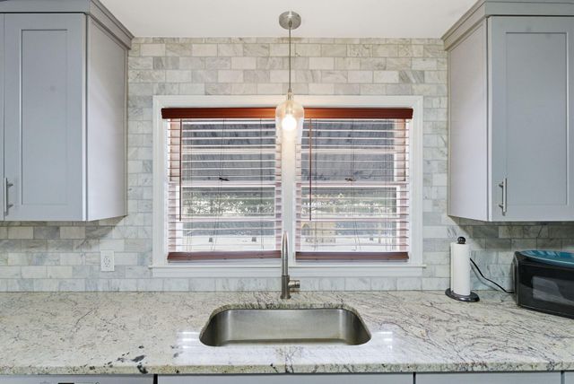 292 Rosemont Garden, Lexington, KY 40503