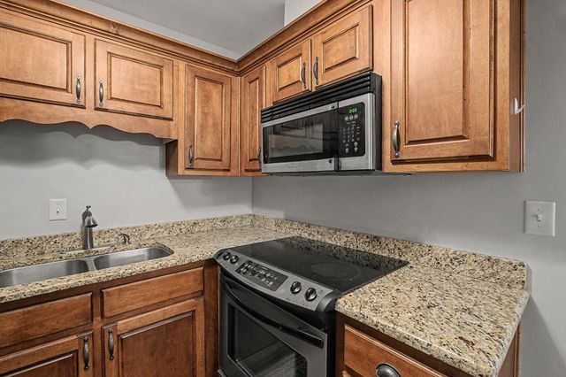 210 S McLean Blvd Apt 8, Memphis, TN 38104
