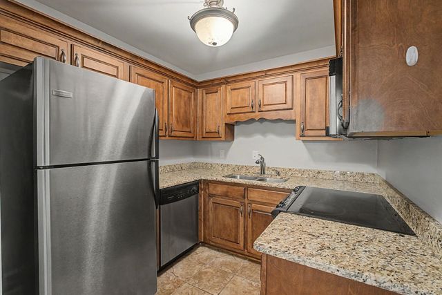 210 S McLean Blvd Apt 8, Memphis, TN 38104