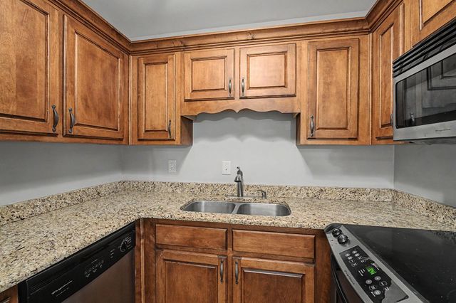 210 S McLean Blvd Apt 8, Memphis, TN 38104
