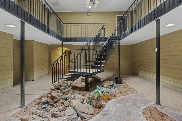 210 S McLean Blvd Apt 8, Memphis, TN 38104