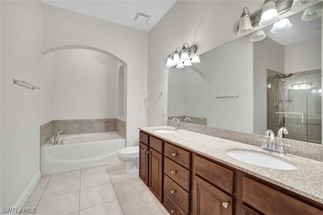 1338 Corso Palermo CT 2404, Naples, FL 34105