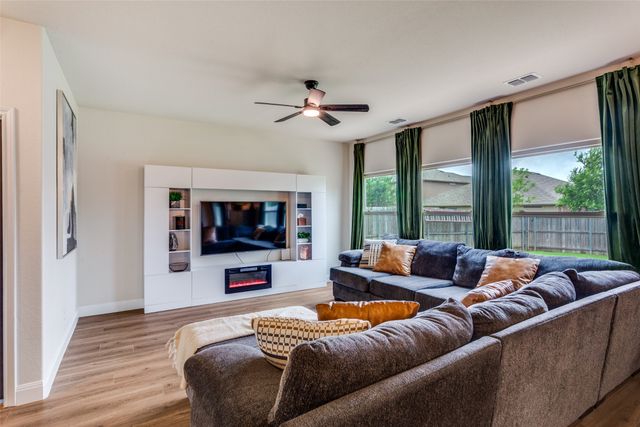 1116 Autumnwood Drive, Azle, TX 76020